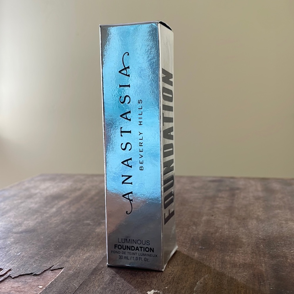 Anastasia Beverly Hills Luminous Foundation - Shade 130N